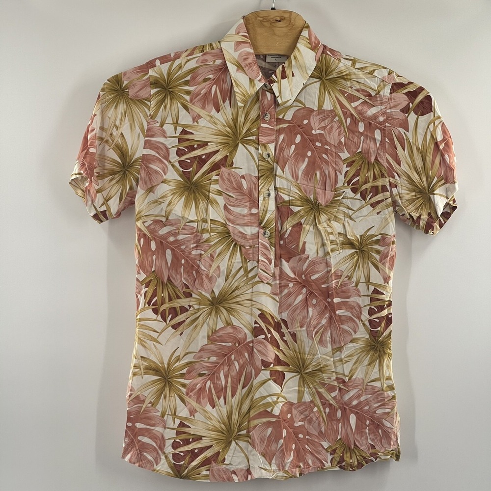 Go Barefoot Hawaiian Shirt Made In USA Men's Size Large Rayon 1/2 Button
